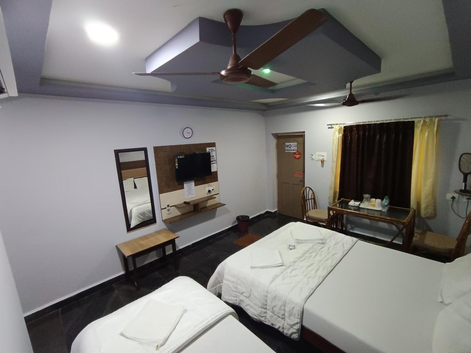 Sri Murugan Beach Paradise Hotel Махабаліпурам Екстер'єр фото