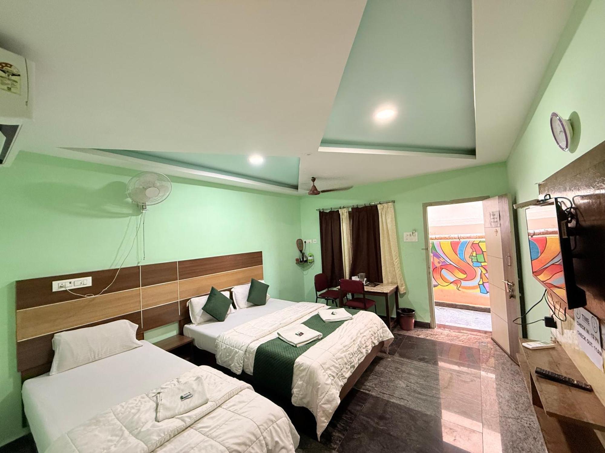 Sri Murugan Beach Paradise Hotel Махабаліпурам Екстер'єр фото